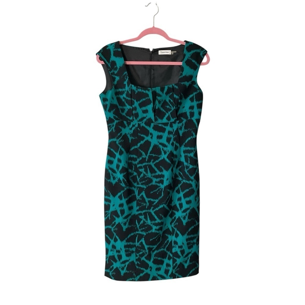Calvin Klein Black and Blue Sheath Dress with Cap Sleeves and Scoop Neck